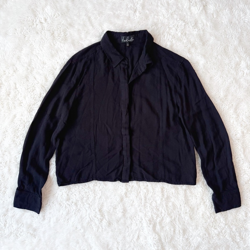 Aritzia Talula Woman Black Relax Fit Button Down Crop Long Sleeve SMALL Preppy